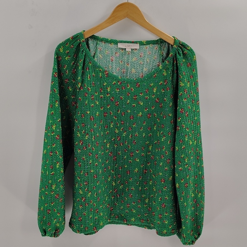 Loft Pullover Blouse Size Medium Green Stretch Floral Print Texture Material